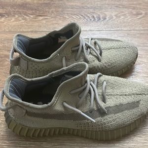 Yeezy 350 v2 earth size 7. Used good condition